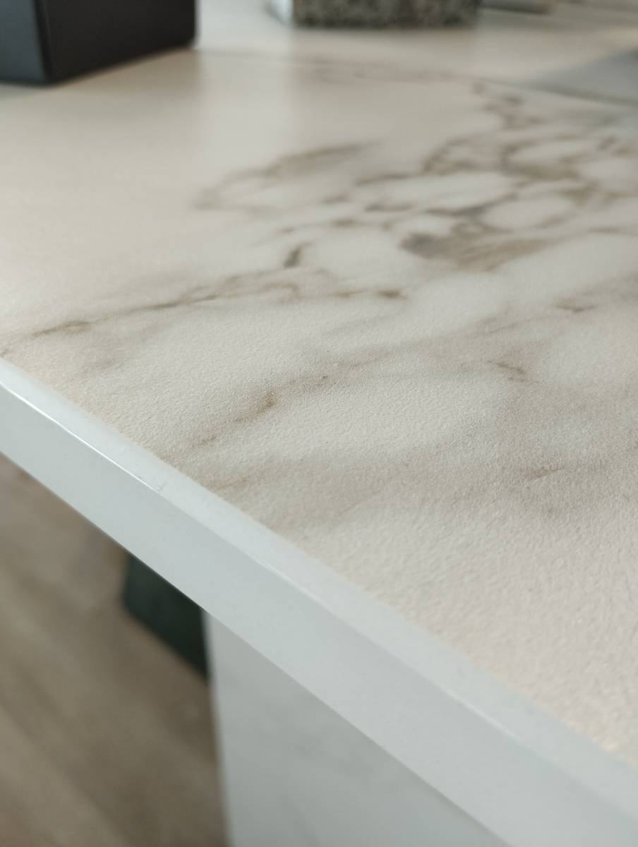 Découpe chanfreinée pour des plans de travail en quarte, granit ou céramique dans nos ateliers de Gujan Mestras 33