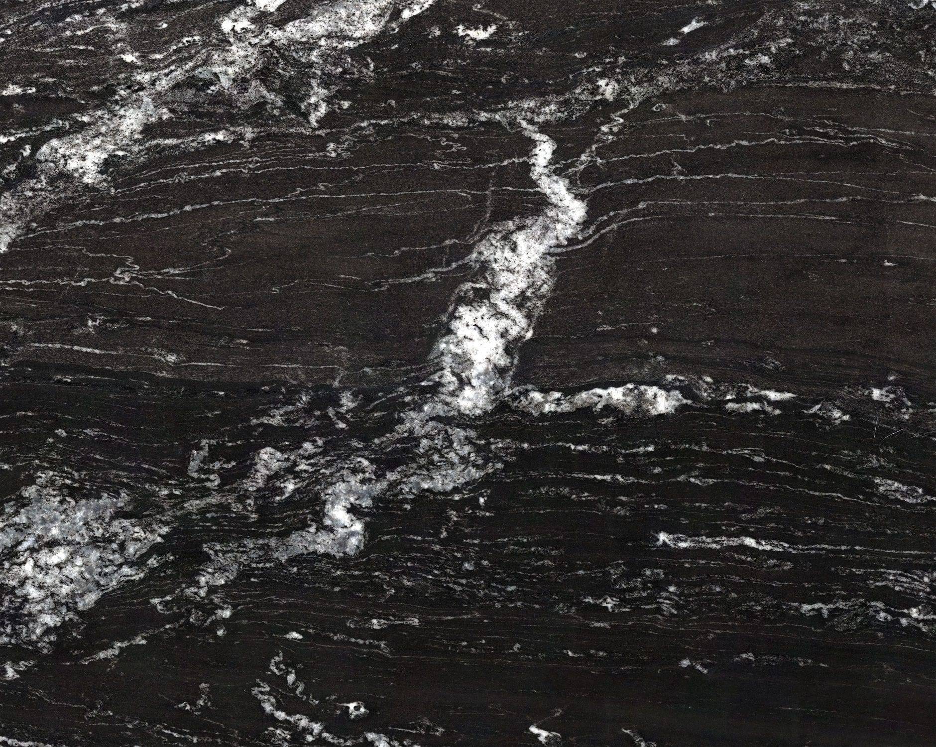 plan de travail noir en granit sur bordeaux