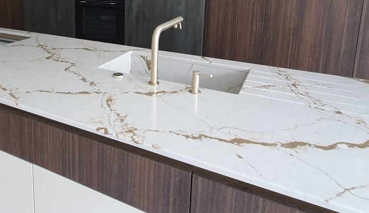 Recherche plan de travail sophistiqué et doré pour ma cuisine en Gironde