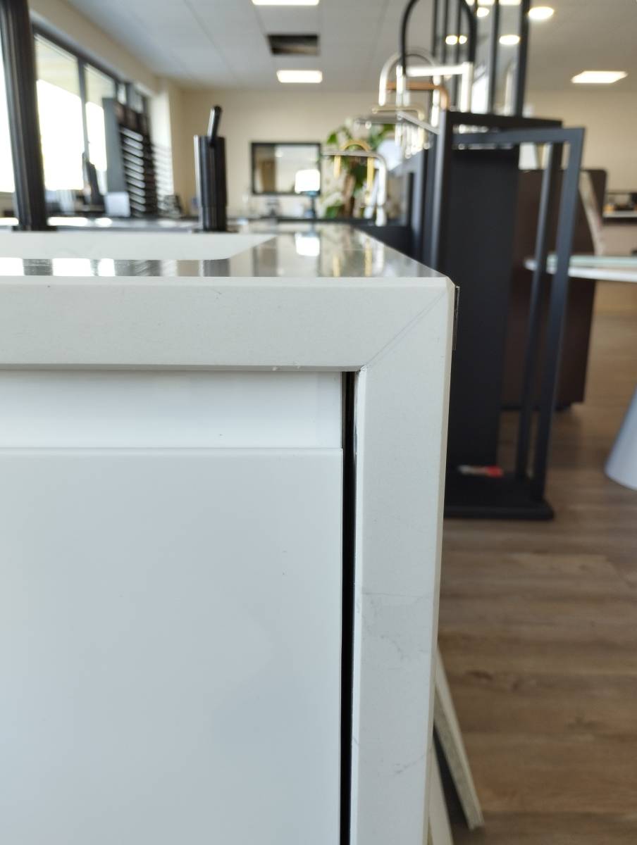 Coupe d'onglet sur un jambage en quartz à Le Teich 33