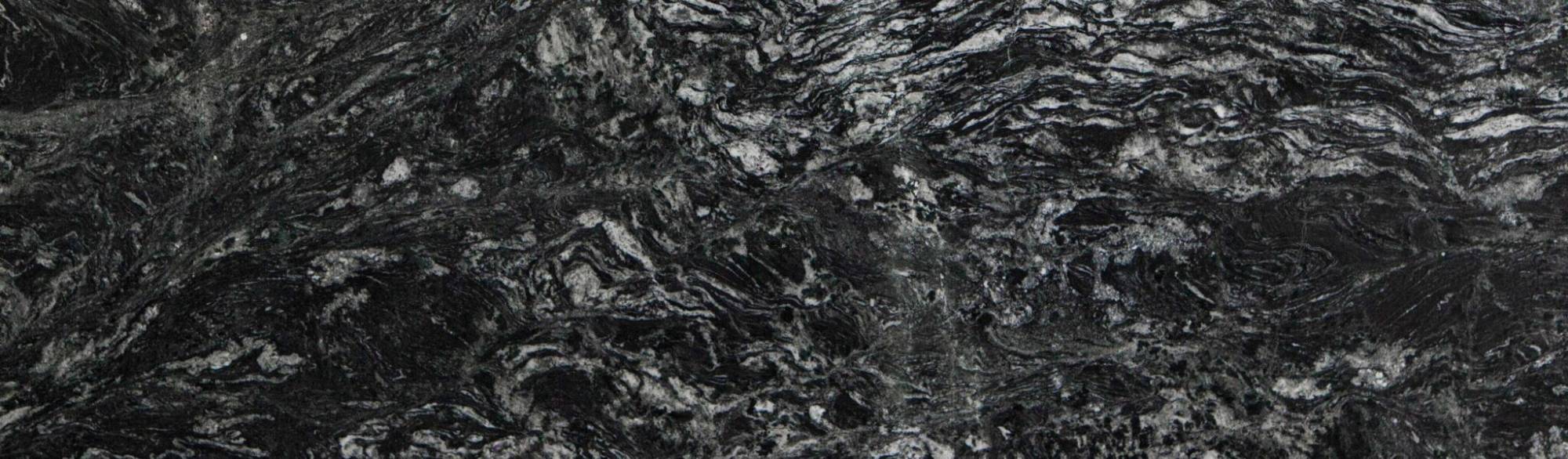 Plan de travail noir veiné de blanc sur le bassin d'Arcachon 33