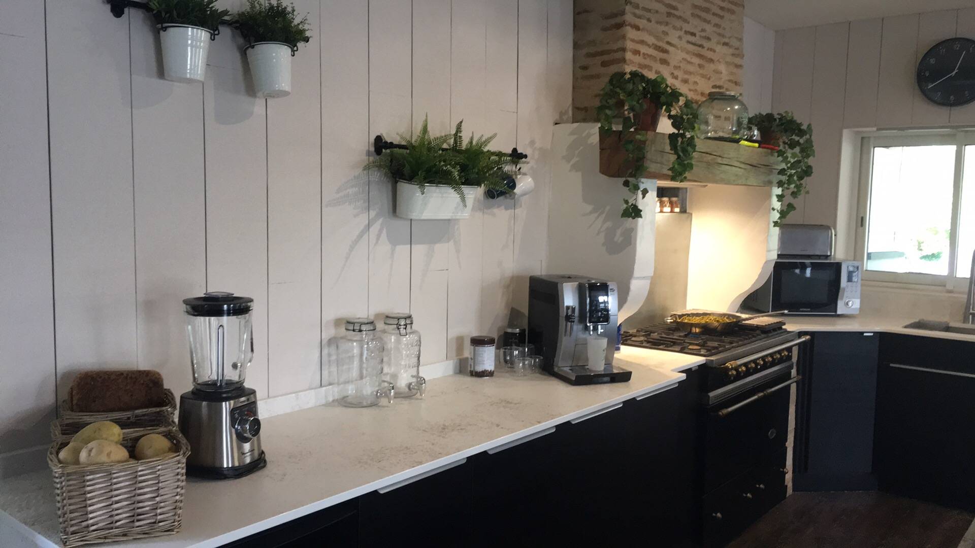 Rénovation d'un plan de travail en gironde avec dépose des anciens plans de travail en résine à Salles 33770