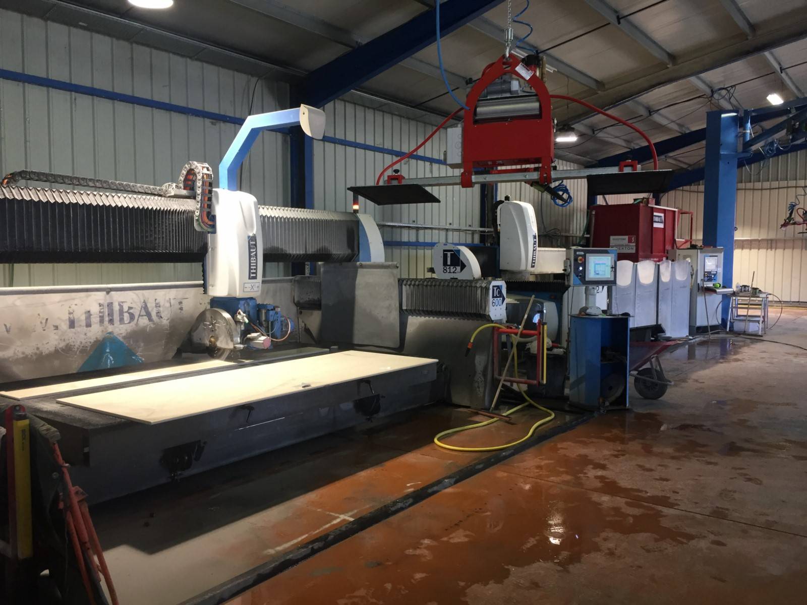 Marbrier utilisant des machines françaises en gironde