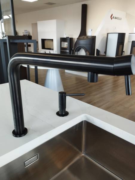 Découpe brute pour mitigeur ou tirette de vidage automatique sur un plan de travail en Quartz autour du Bouscat 3