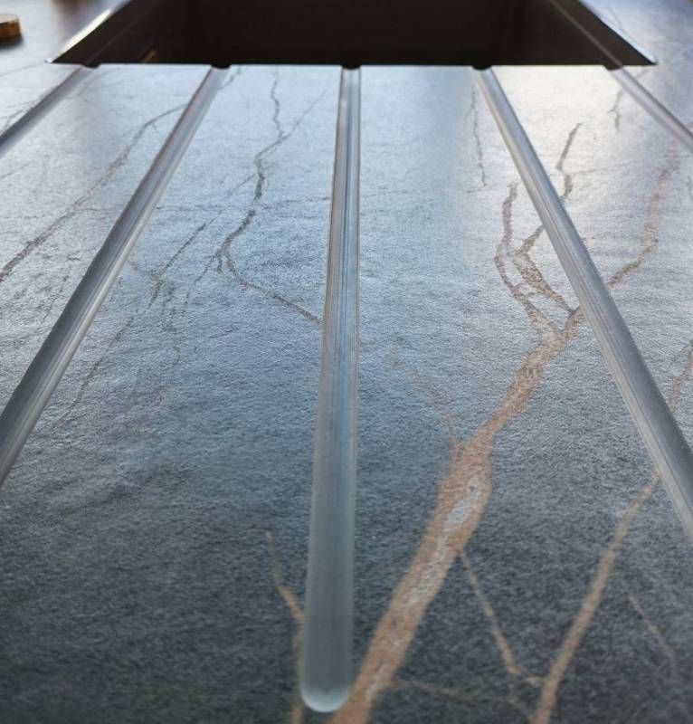 Quel est le prix pour un rainurage d'égouttoir sur mon plan de travail en Dekton sur le Bassin d'Arcachon 33