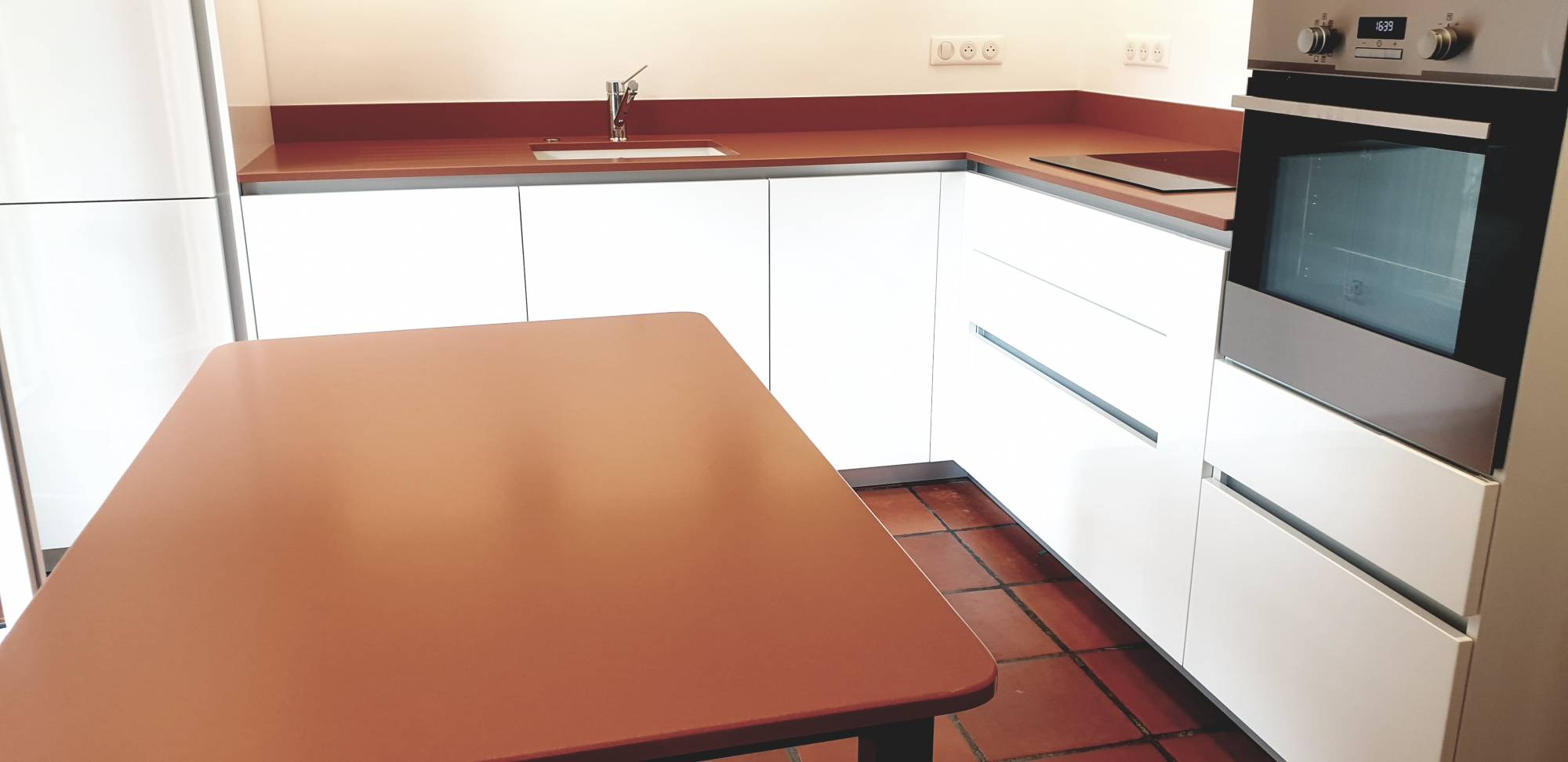 PLAN DE TRAVAIL ROUGE OU DE COULEUR A BIGANOS OU GUJAN MESTRAS