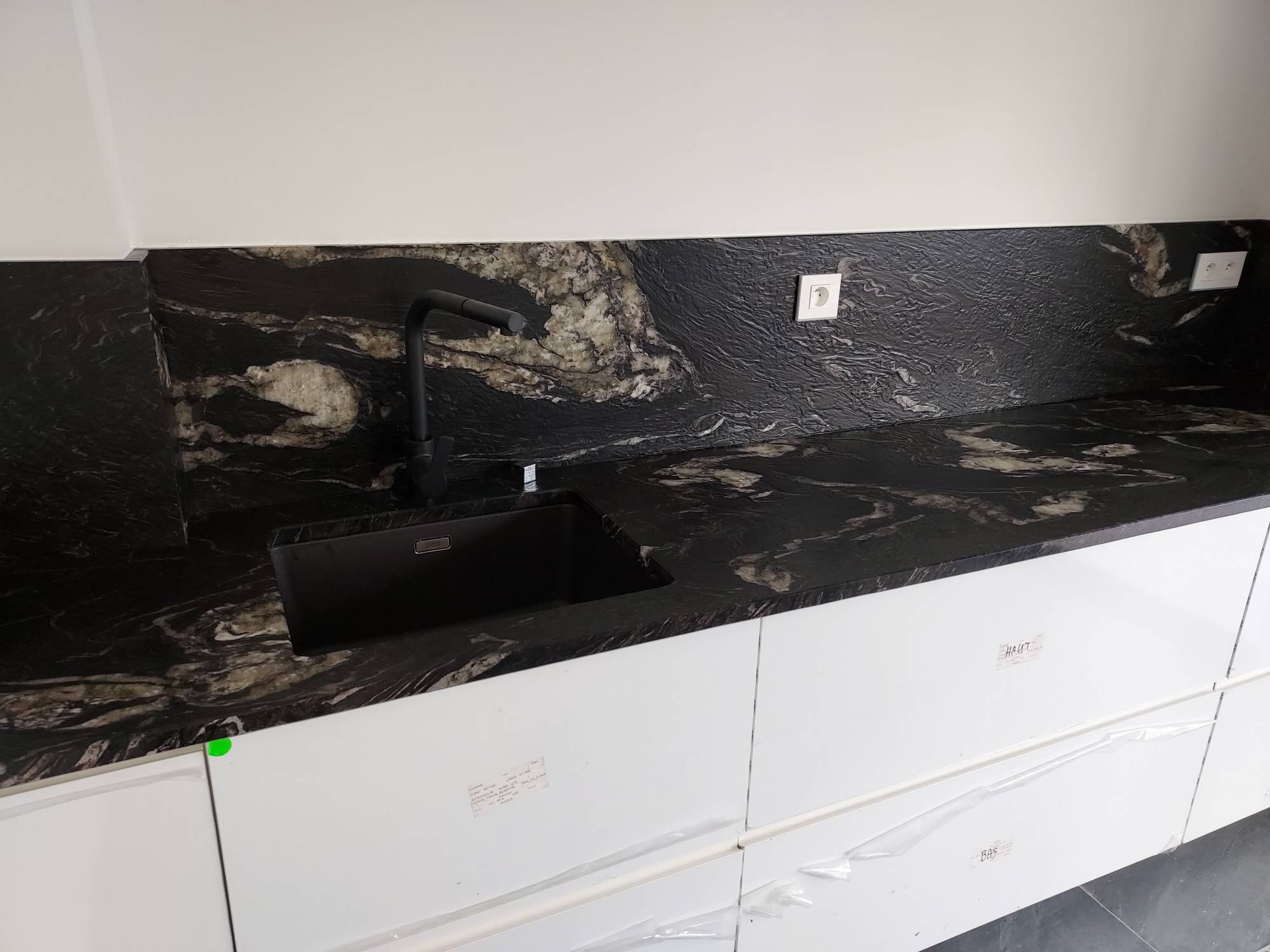 Plan de travail en matière naturelle chez votre marbrier HM deco