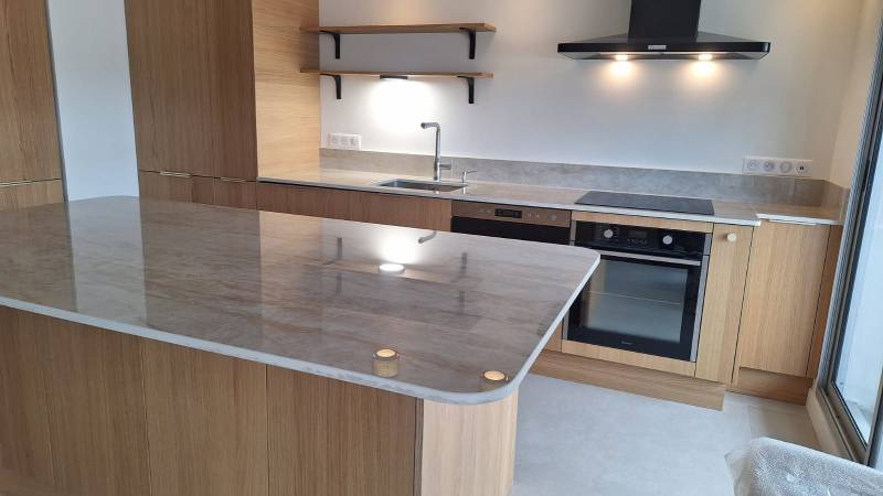 Plans de travail en dekton beige brillant ARGA, inspiré du taj Mahal en Gironde