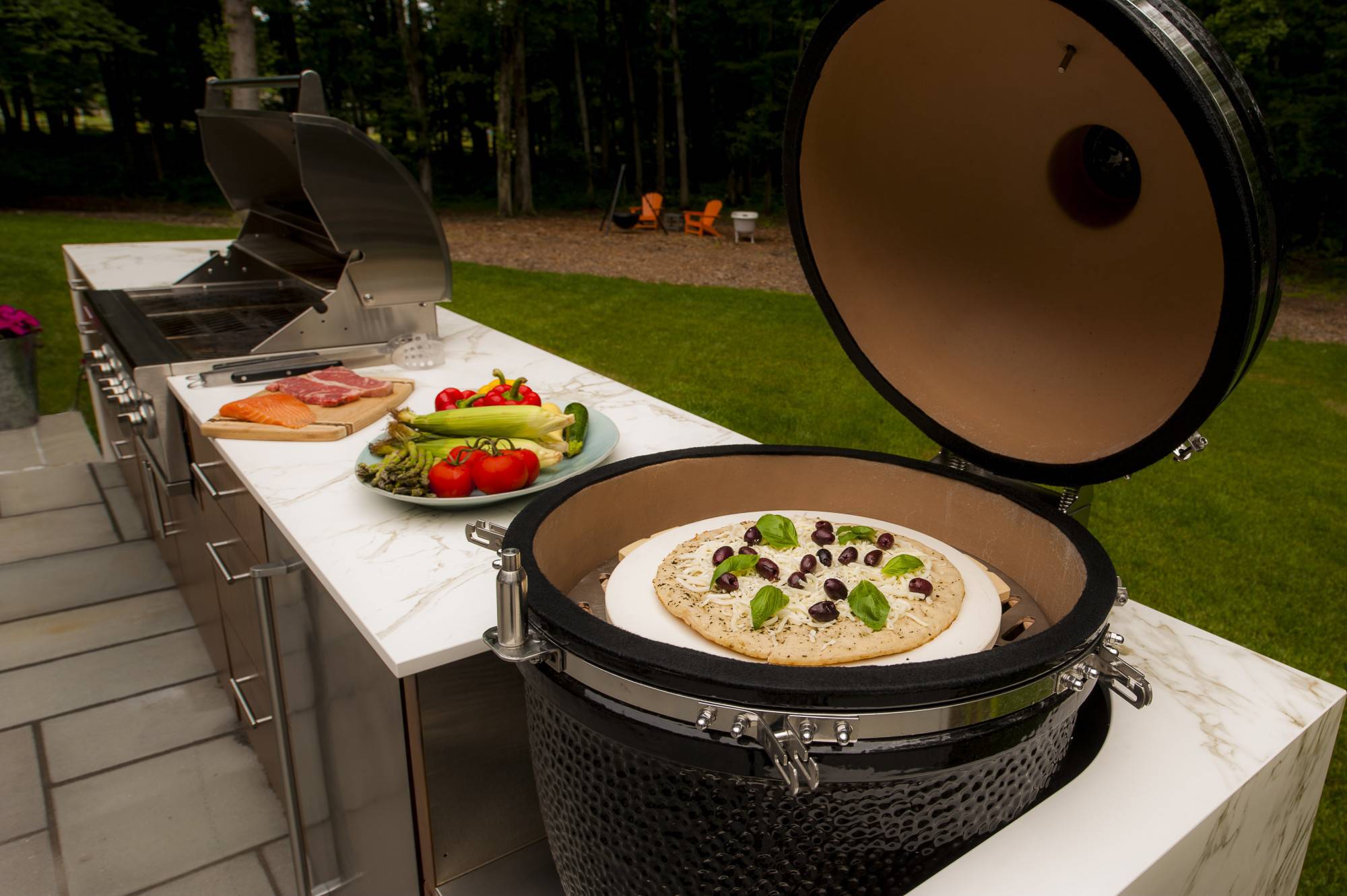 Installation par un professionnel d'un plan de travail pour votre cuisine d'été extérieure en Granit ou Dekton sur Lege Cap Ferret