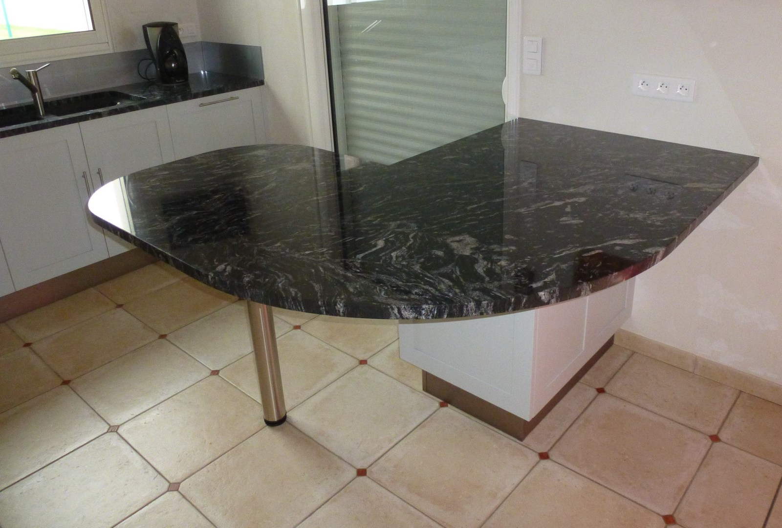 table en granit arrondie 33 gironde