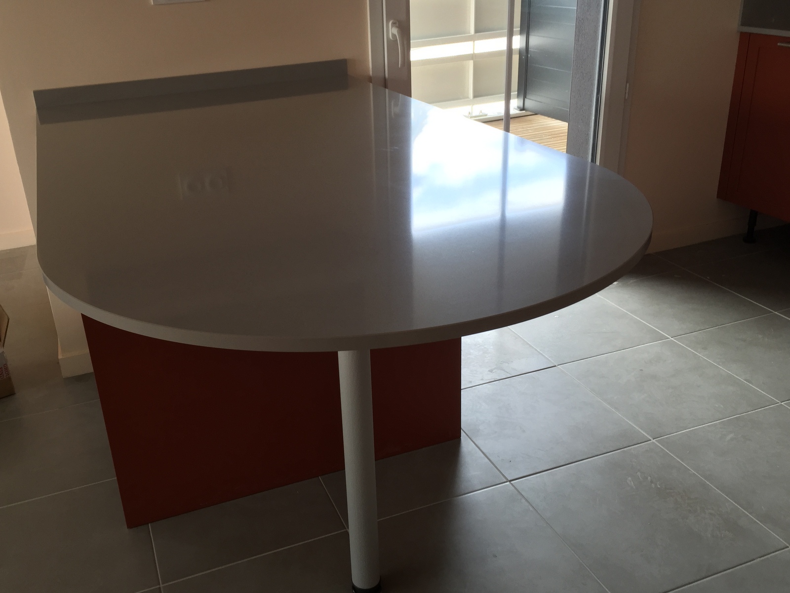 table de cuisine arrondie en quartz 33 Bordeaux