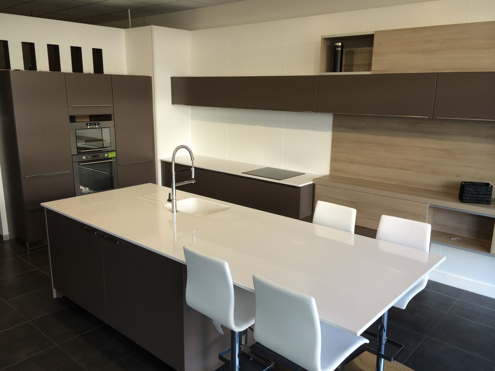 cuisine ilot central granit 33