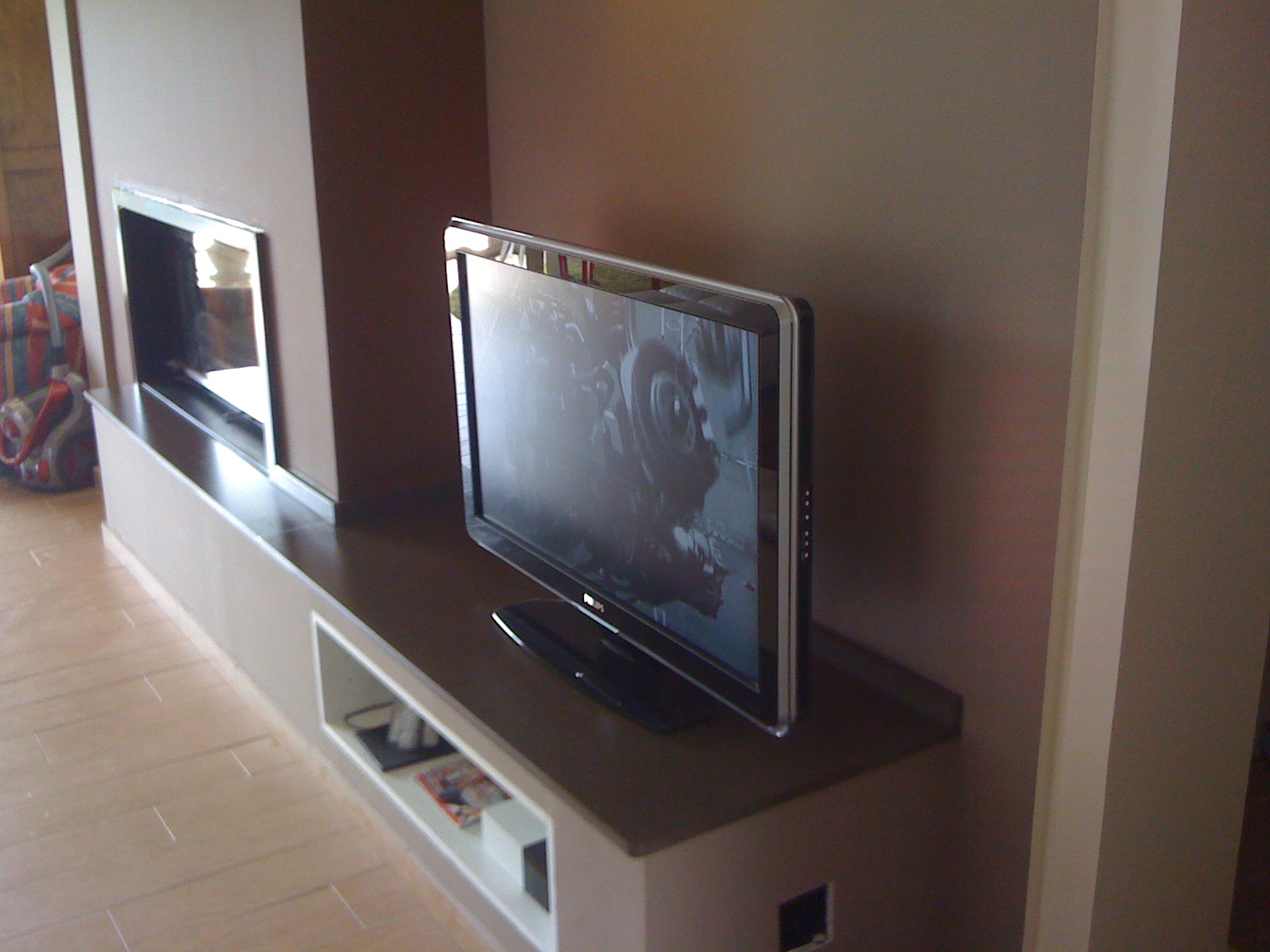 meuble tv en granit bordeaux