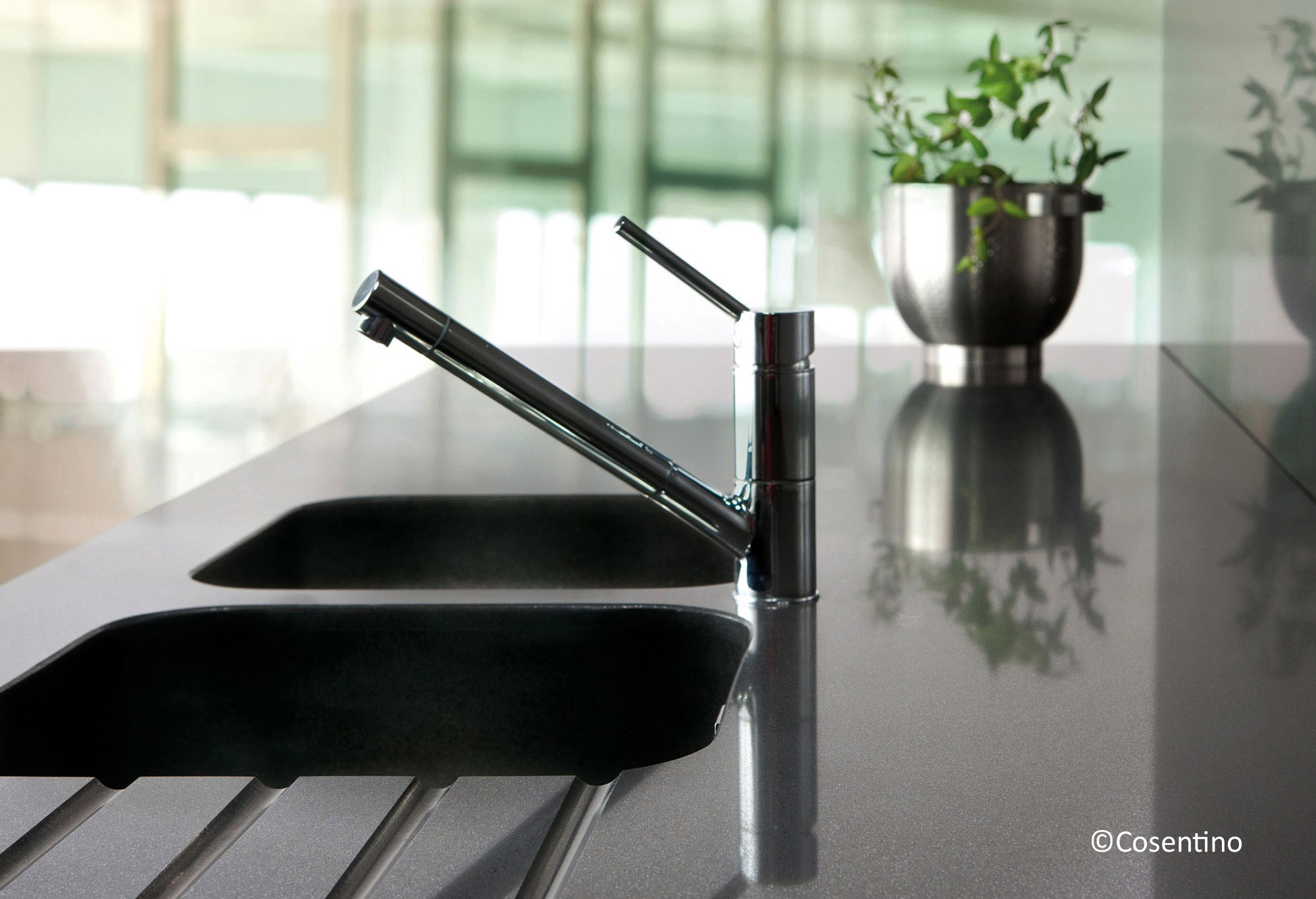 Faire installer une cuve Integrity en quartz noir dans a cuisine en gironde