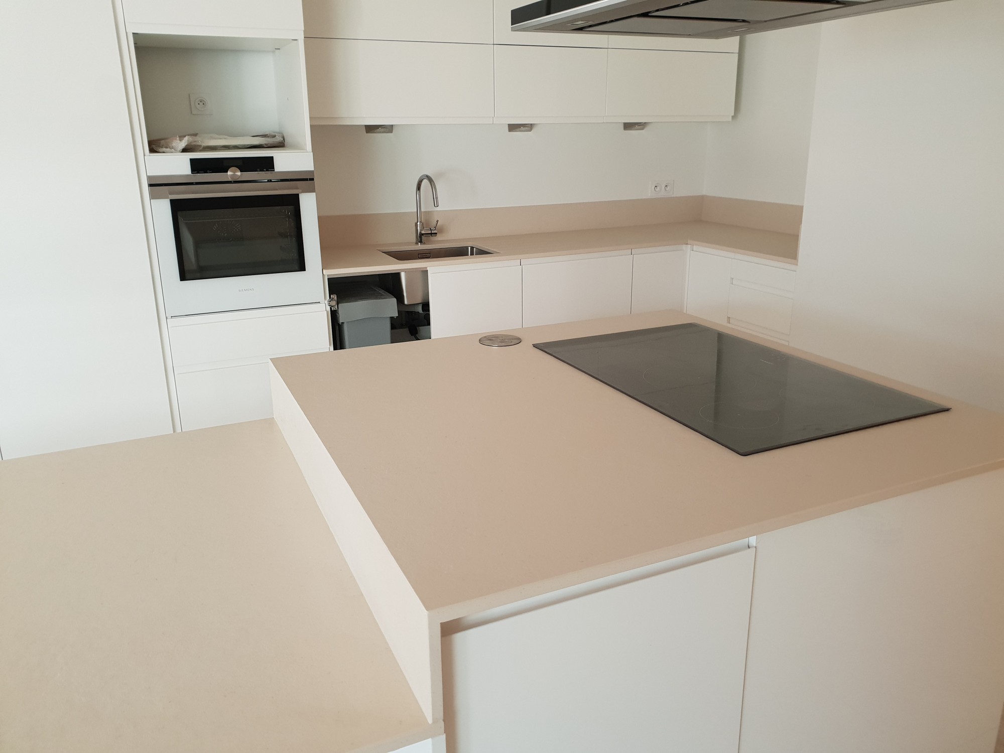 ilôt de cuisine en dekton 2 niveaux  dans le médoc 33