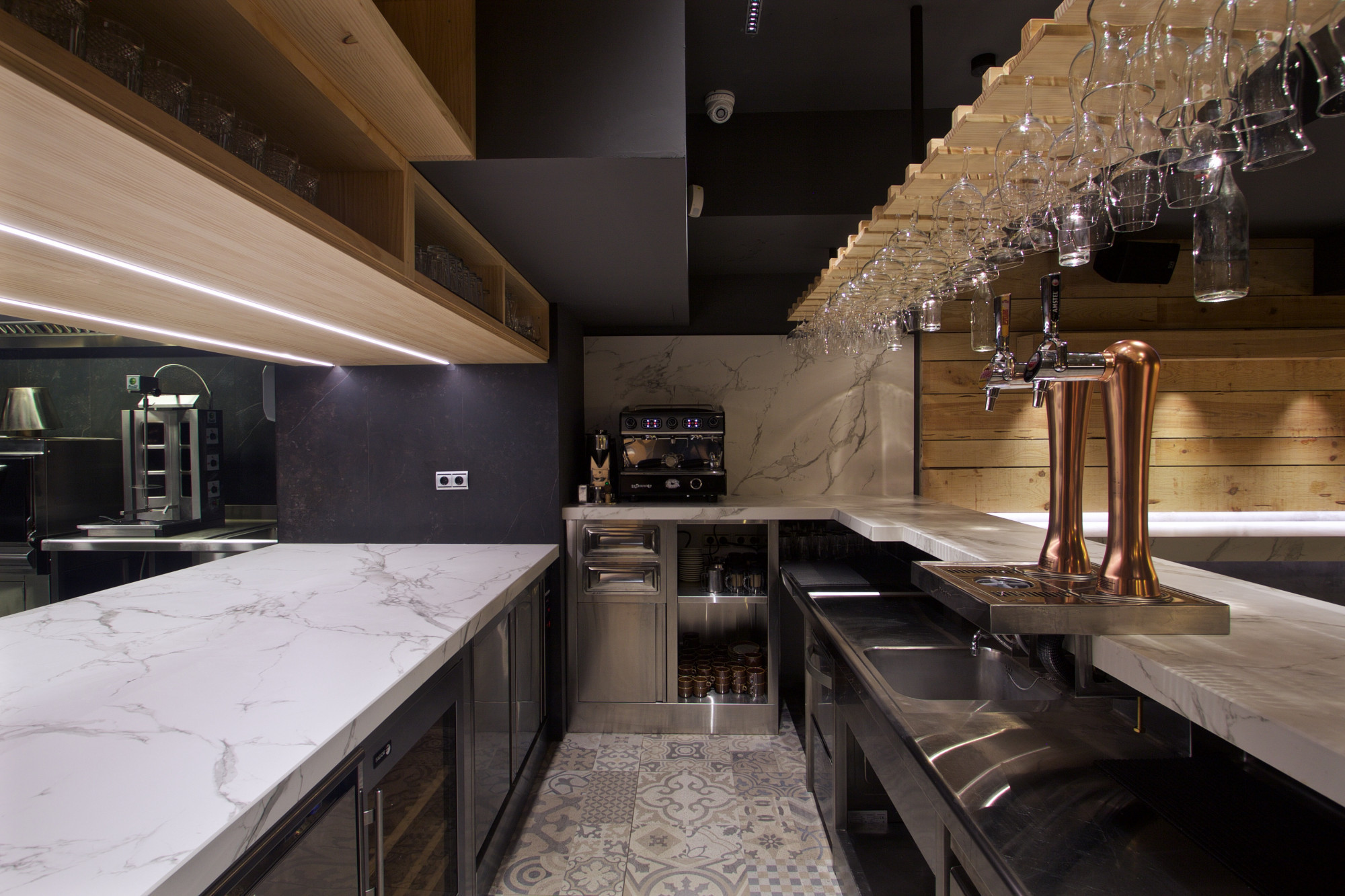 Comptoir de bar en dekton pour professionnel en aquitaine