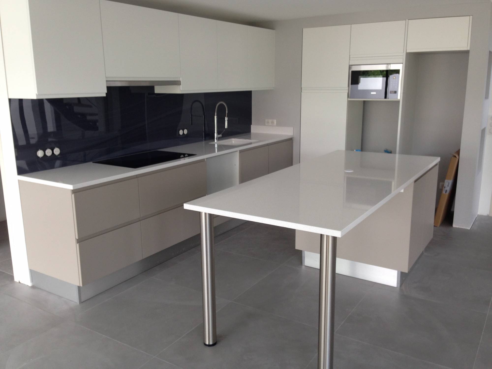 PLAN DE TRAVAIL BLANC POUR CUISINE OU SALLE DE BAIN