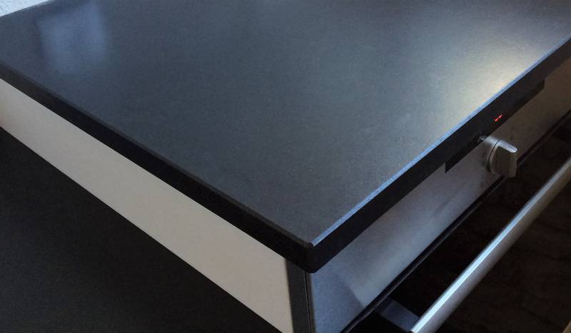 Qu'est ce qu'un chanfrein sur un plan de travail à Cestas 33?