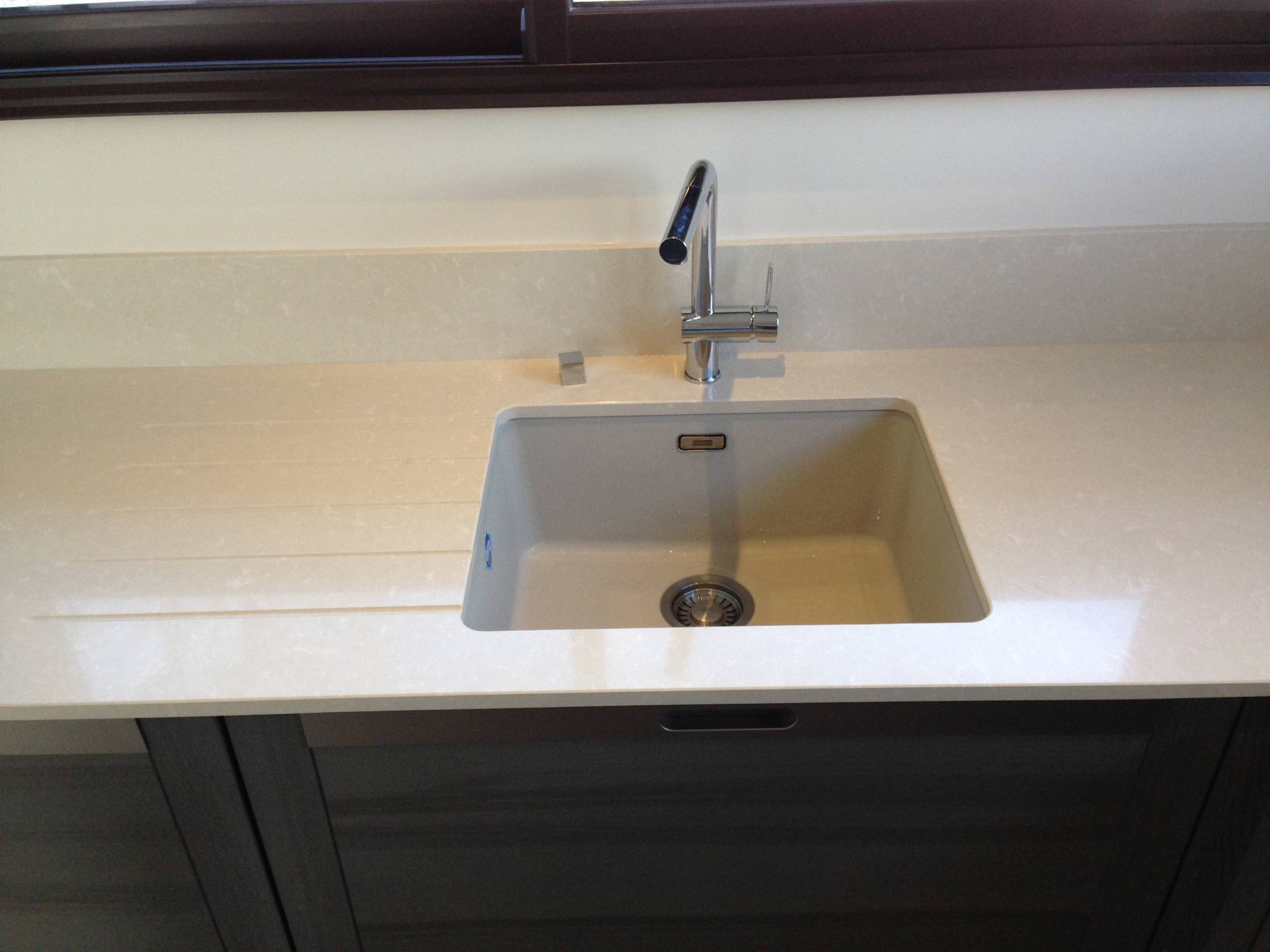 Quel marbrier propose un plan de travail pas cher et résistant sur Gradignan ?