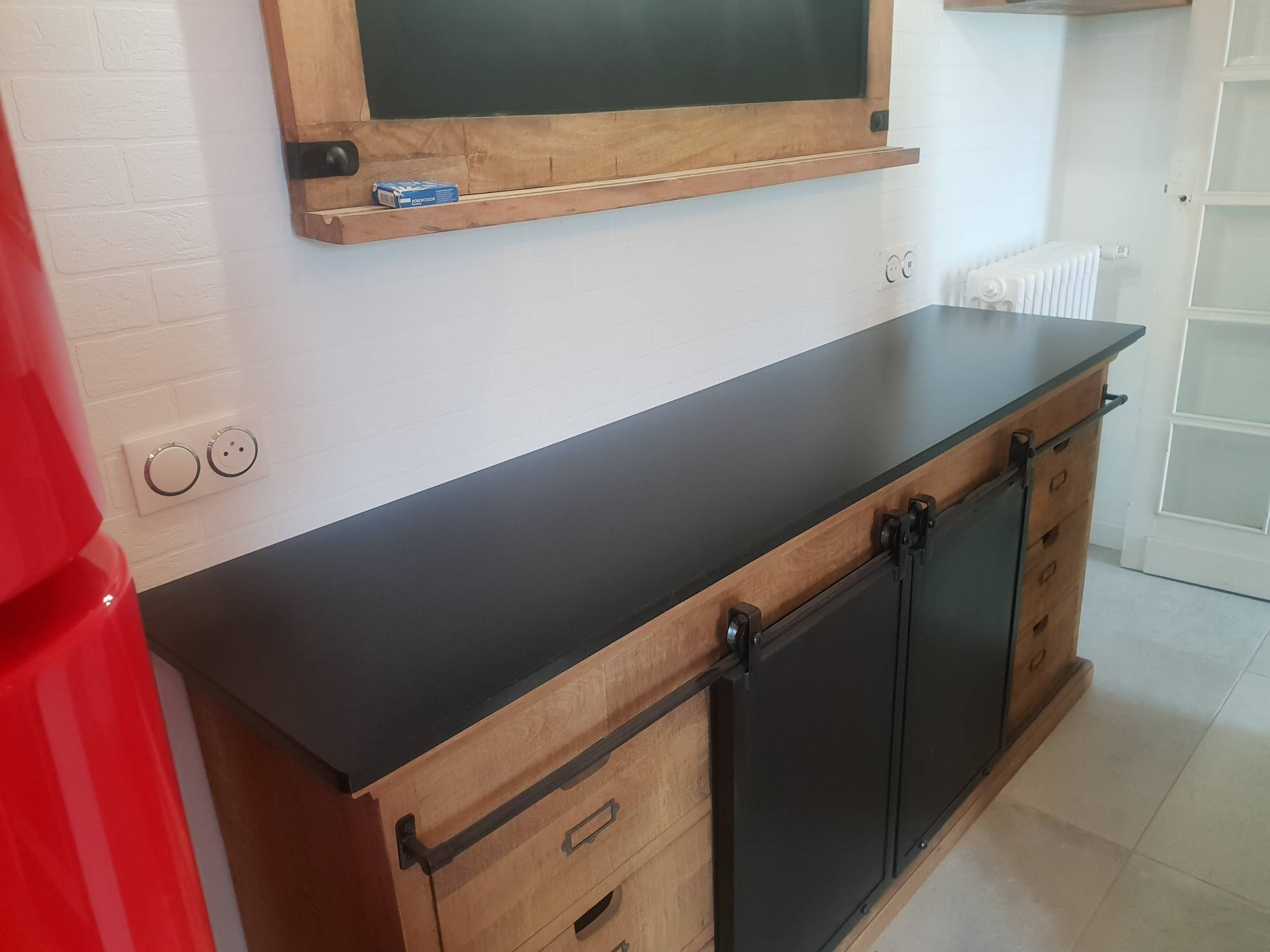 Recouvrir des meubles avec du granit noir à Bordeaux