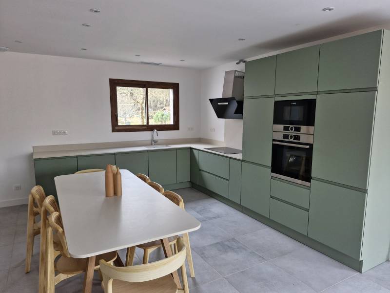 Est-il possible de faire une table de cuisine en dekton dans sa cuisine chez un marbrier près d'Andernos 33