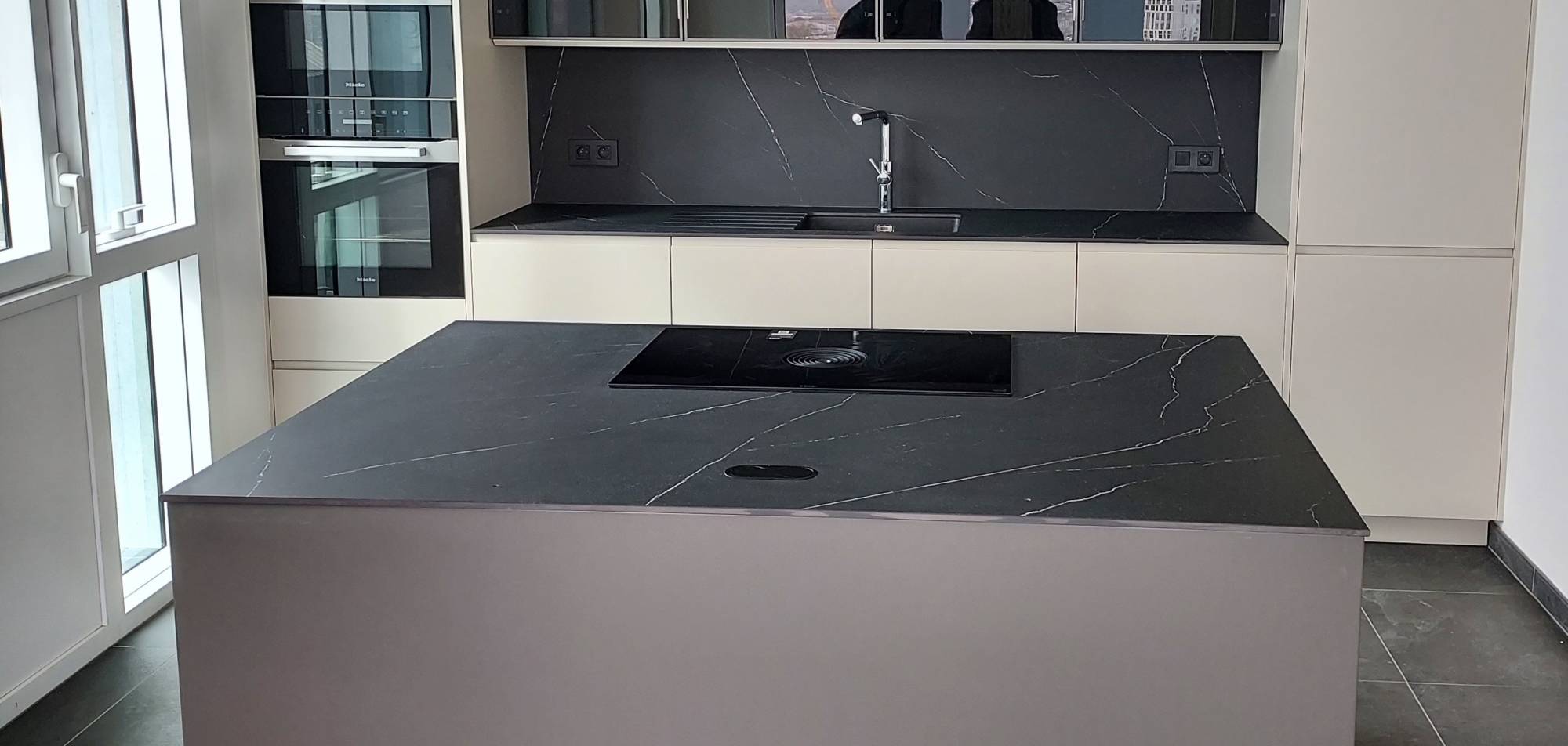 PLAN DE TRAVAIL SUR LANTON A PETIT PRIX ET RESISTANT