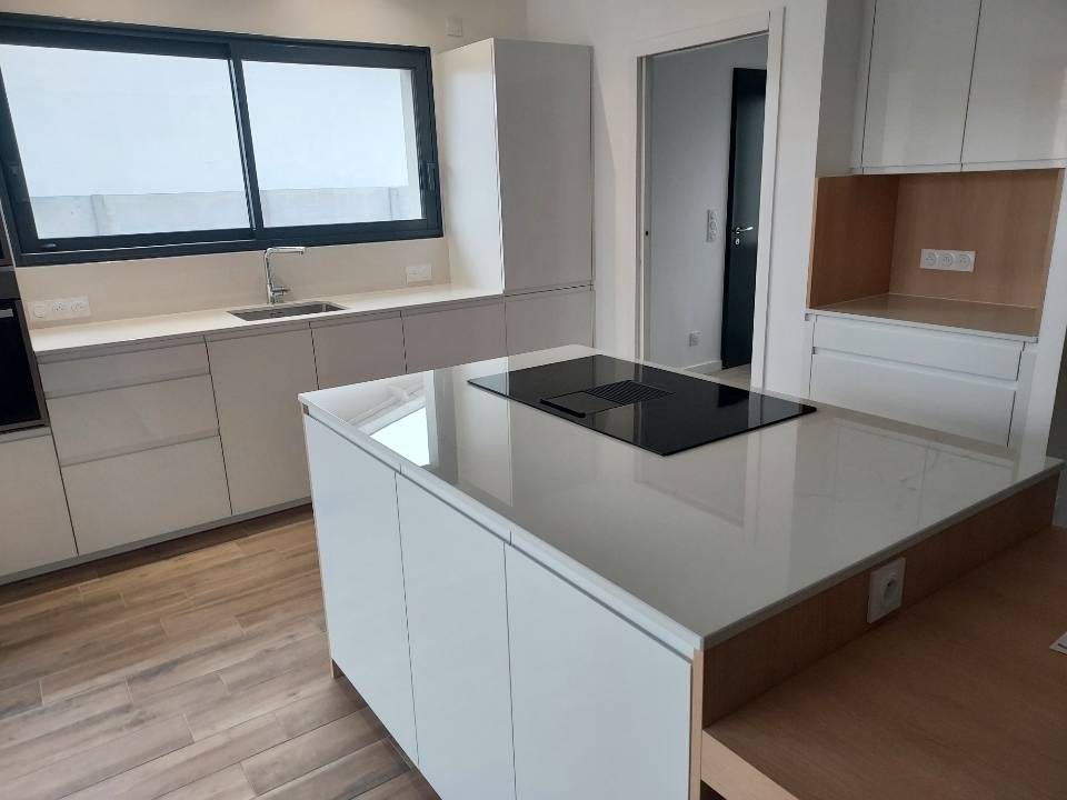 DESTOCKAGE SUR LES PLANS ETRAVAIL EN DEKTON COLORIS GLACIER 0PRES DE LA TESTE DE BUCH 33