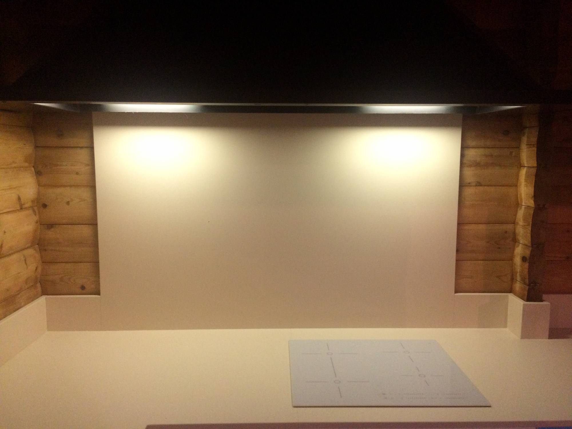 Réaliser une crédence en quartz dans sa cuisine à Salles