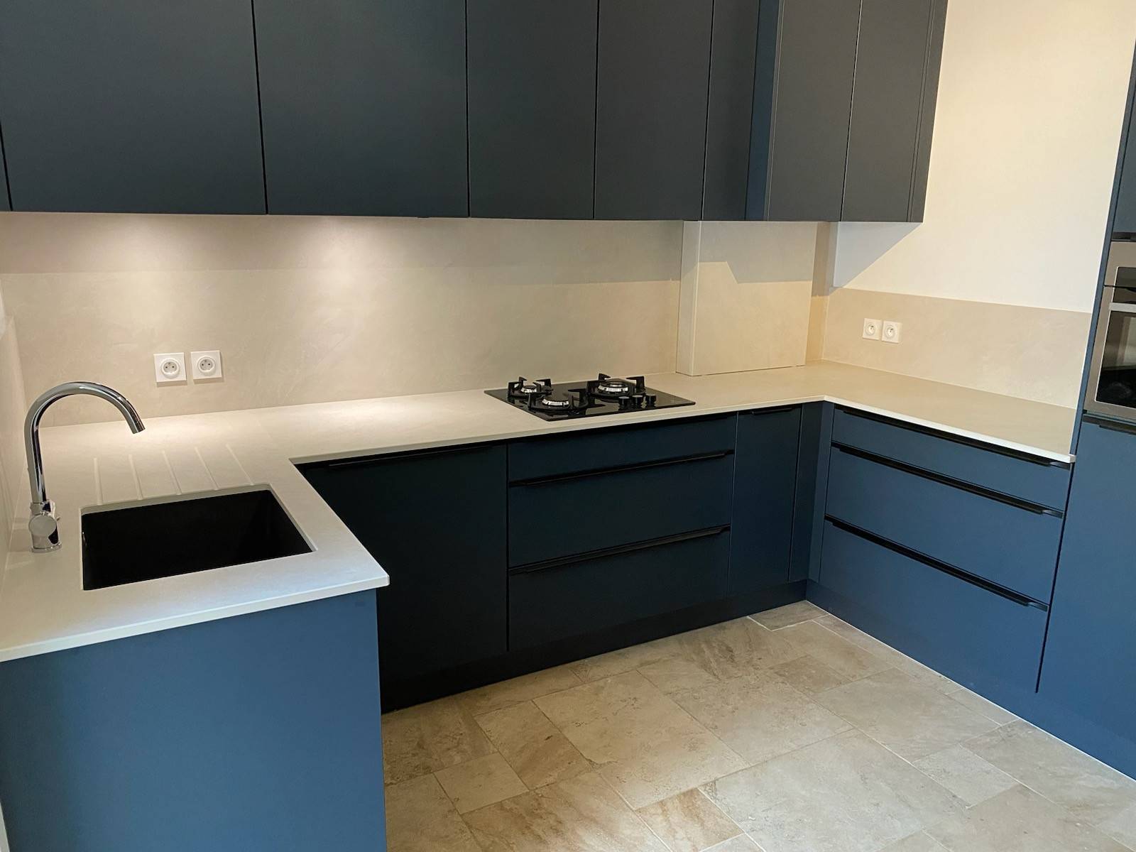 Installer des plans de travail en  céramique effet béton en Gironde 33