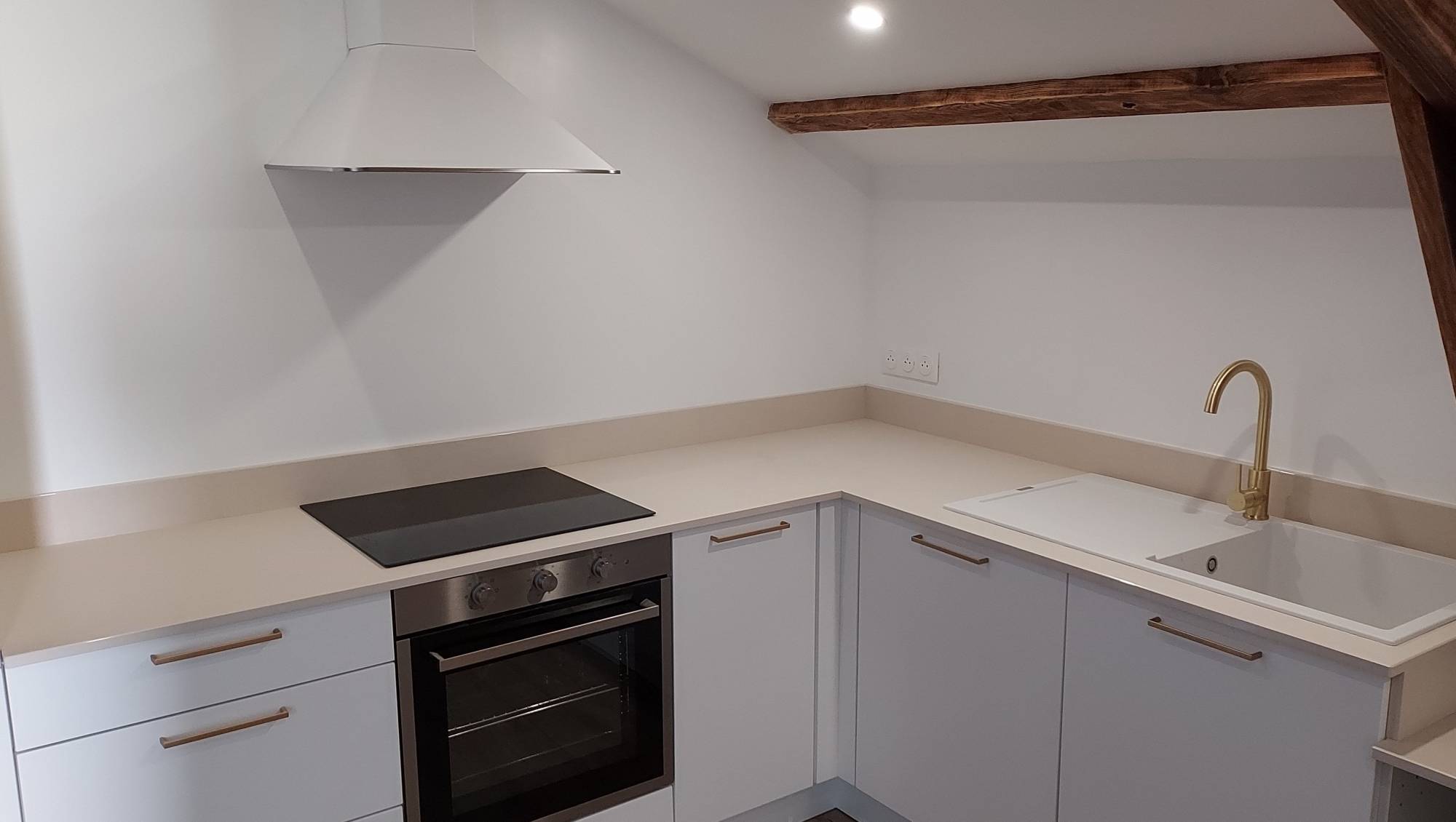 Poser un plan de travail sur mesure pour une cuisine ou salle de bain à Blaye