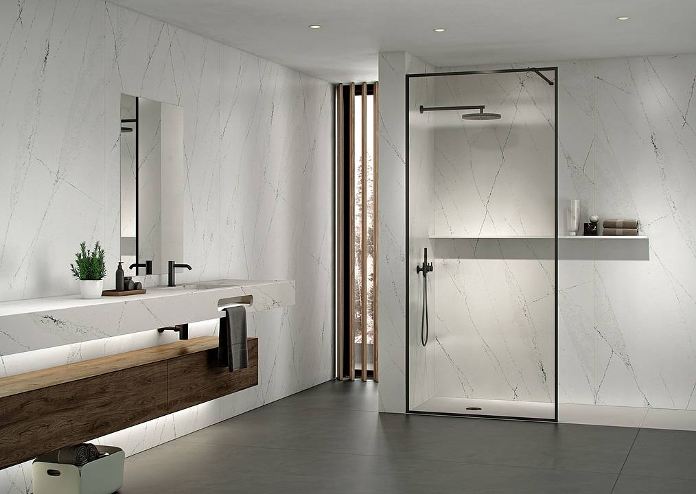 salle de bain avec un plan de travail en quart Noctis à Biganos