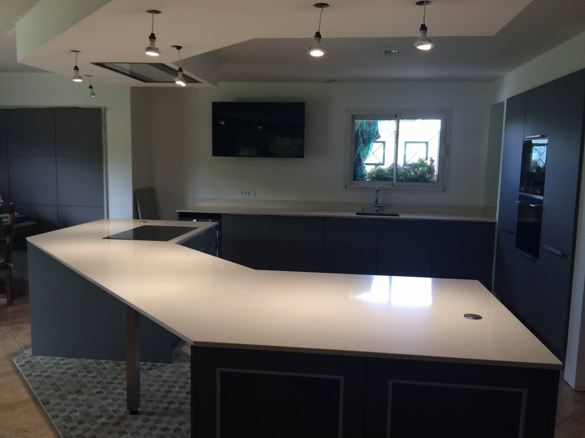 installer un plan de travail en quartz Haiiku dans sa cuisine à la Brède 33