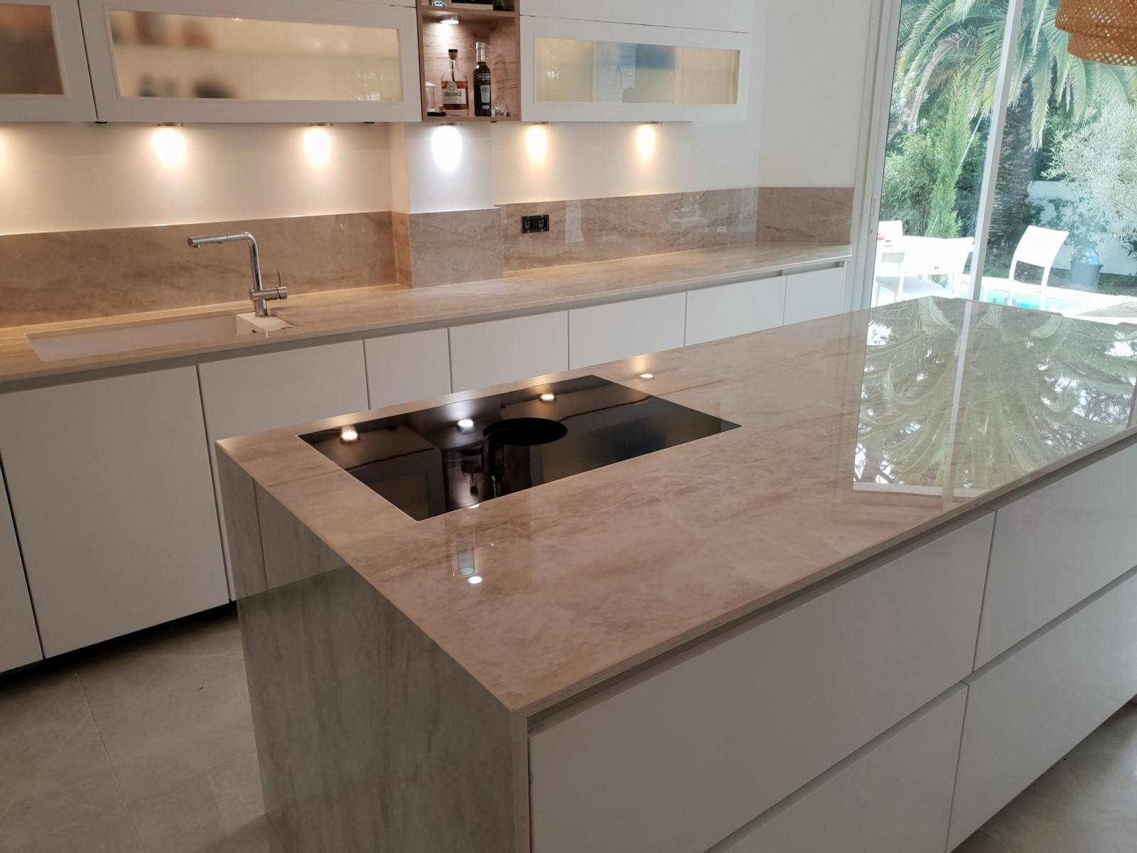 Faire installer un ilot en céramique ou dekton dans sa cuisine à Bordeaux 33000