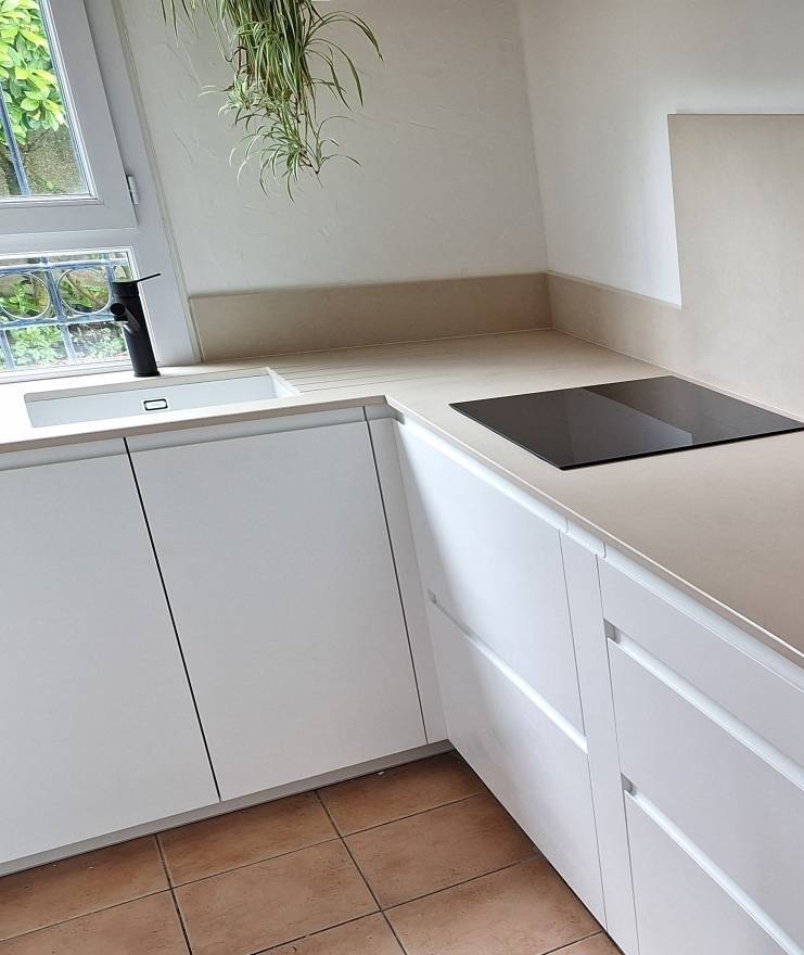 Pose d'une crédence et de dosserets en Dekton Sasea à Audenge