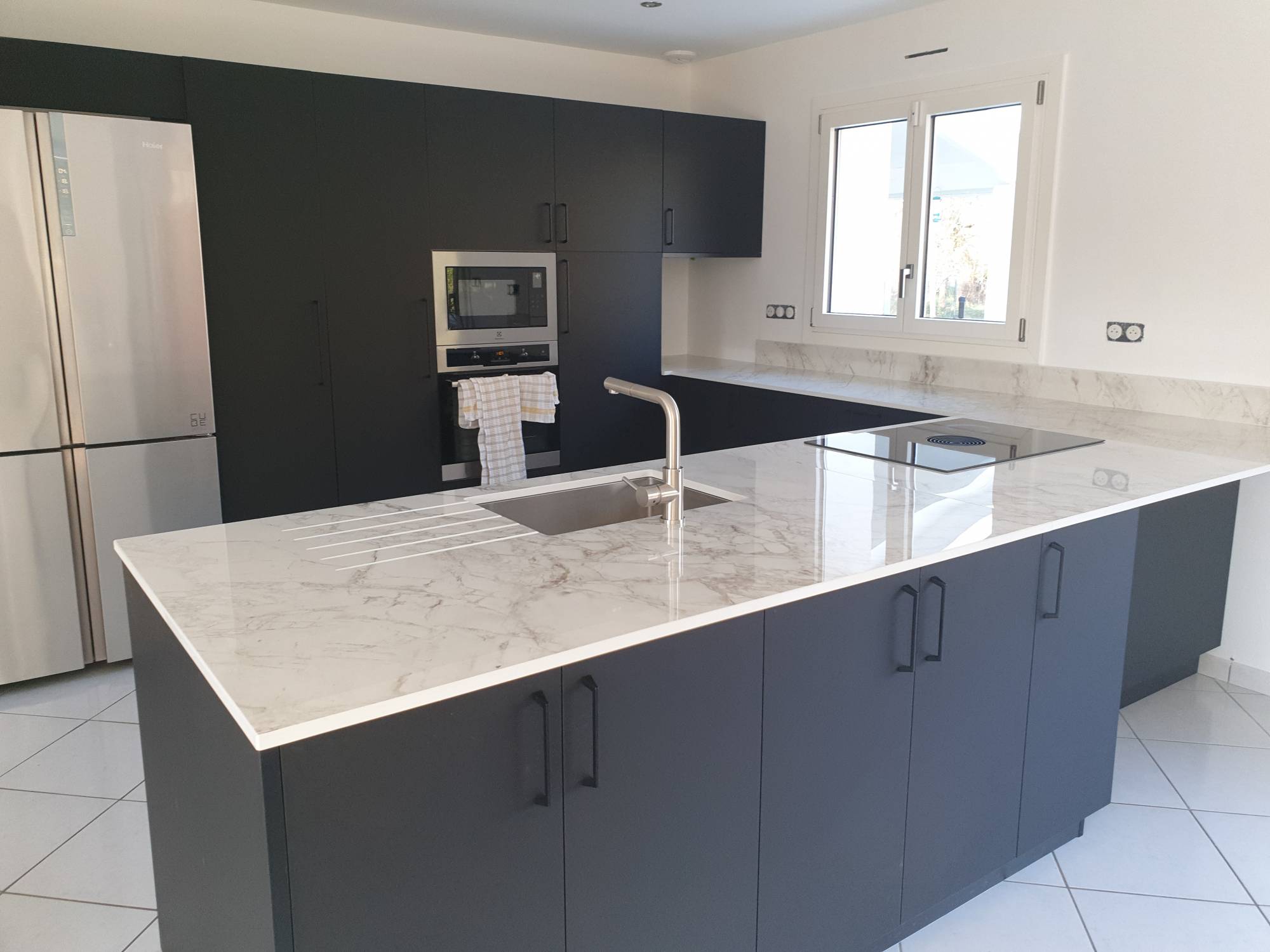 Quel marbrier vend des plans de travail en pierre à prix correct près de Canéjan 33?