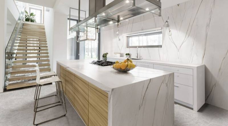 Trouver un bon marbrier pour une installation de plan de travail blanc veiné - MACCHIA GOLD de  Techlam - pour votre cuisine ou votre salle de bain près de Lege Cap Ferret 33