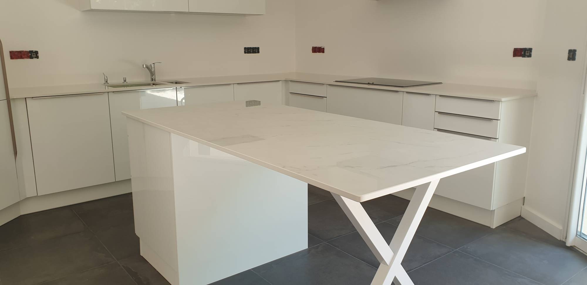 faire une table de cuisine en céramique ou dekton à Bruges