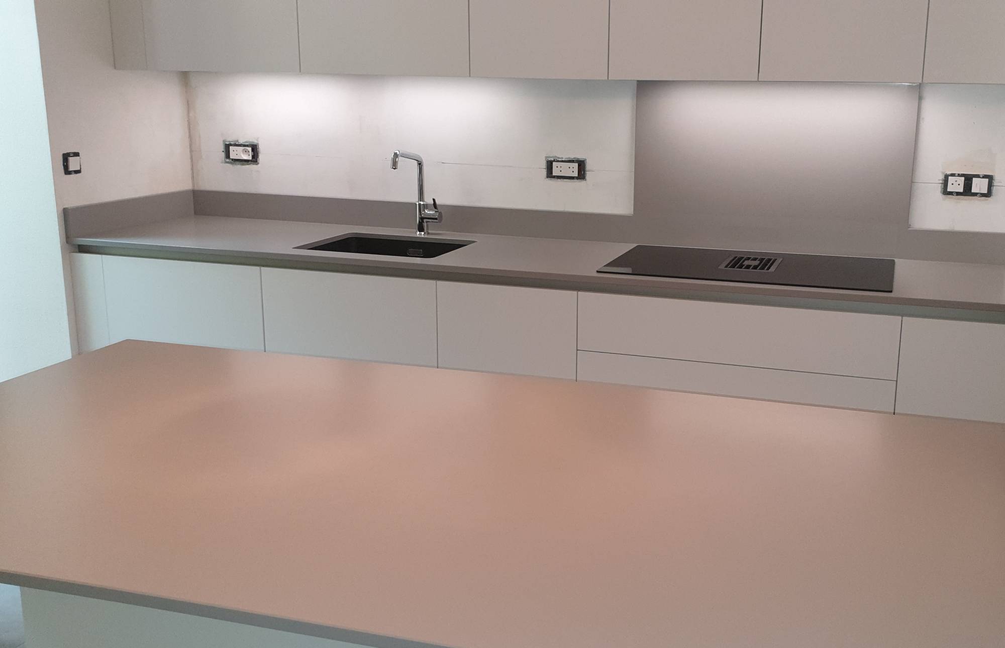 Poser un plan de travail sur mesure à Lormont dans une salle de bain