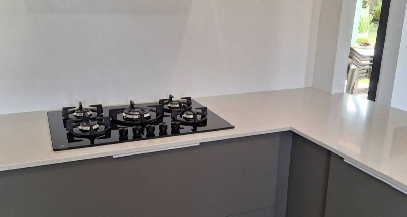 Quelles sont les dimensions ou profondeur standard d'un plan de travail en quartz Silestone