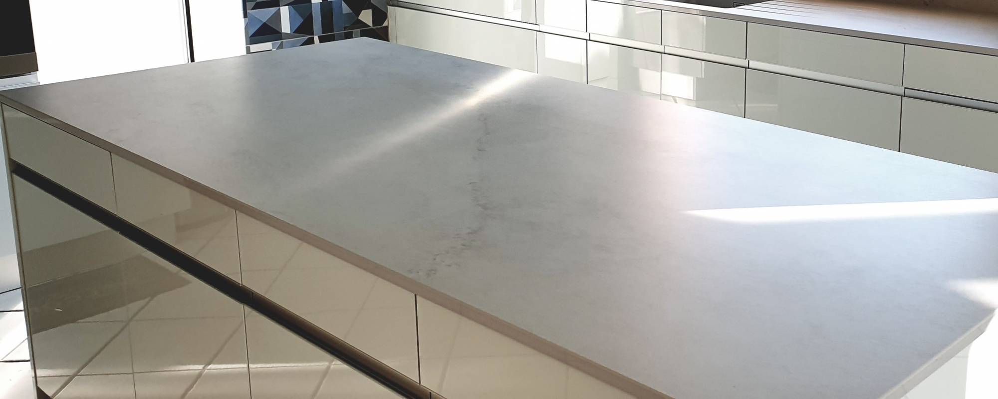 Quelle épaisseur pour un plan de travail en dekton kovik gris taupe à Biganos