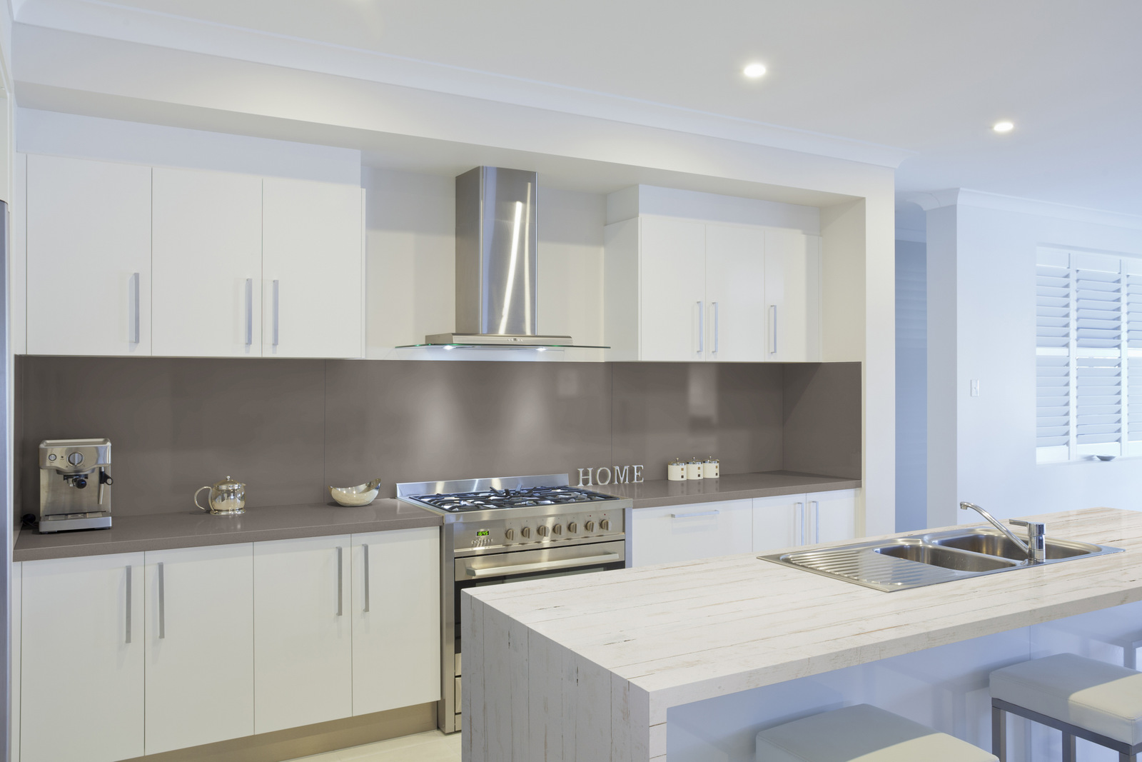 plan de travail cuisine en dekton bordeaux