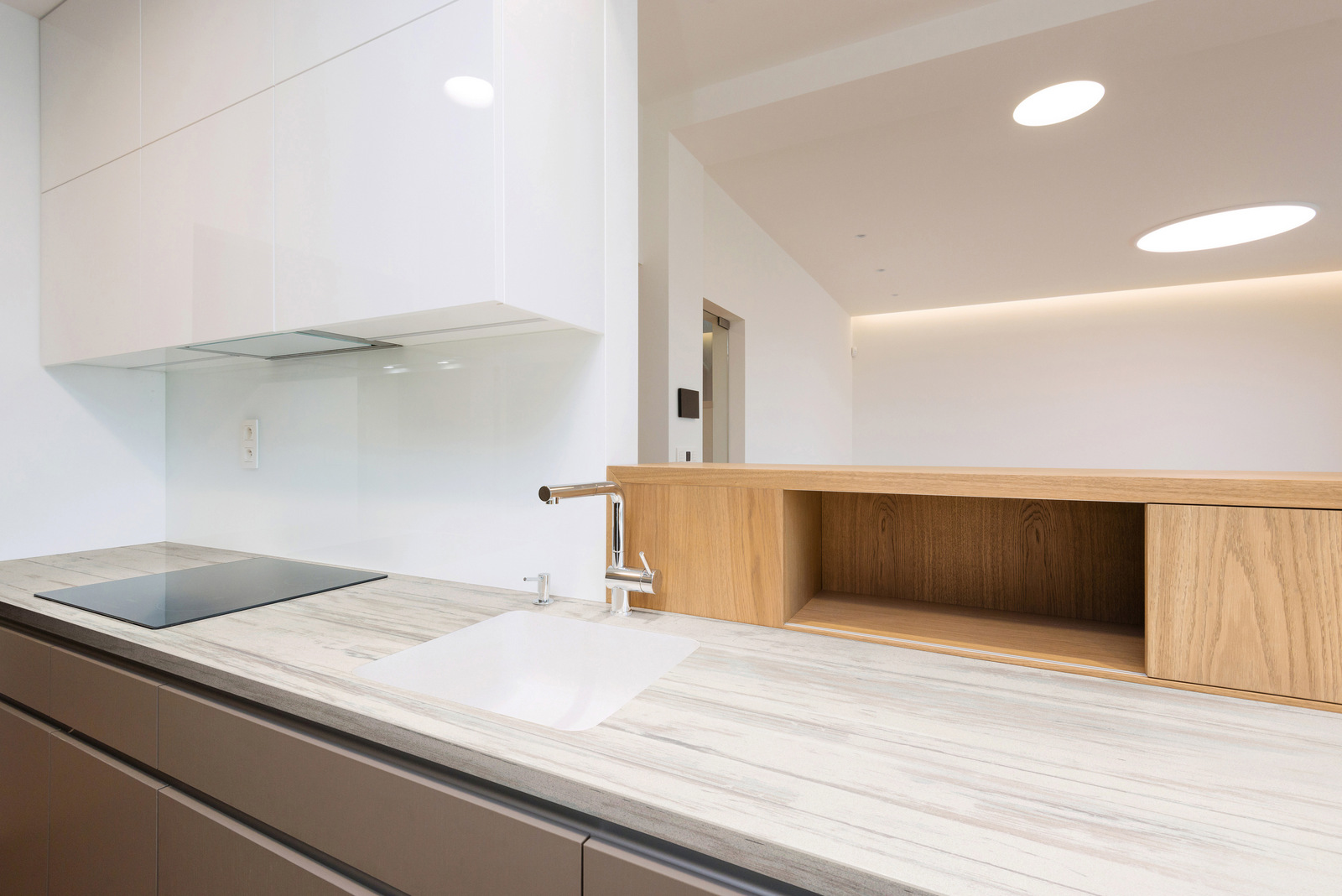 plan de travail blanc veinuré en dekton aquitaine