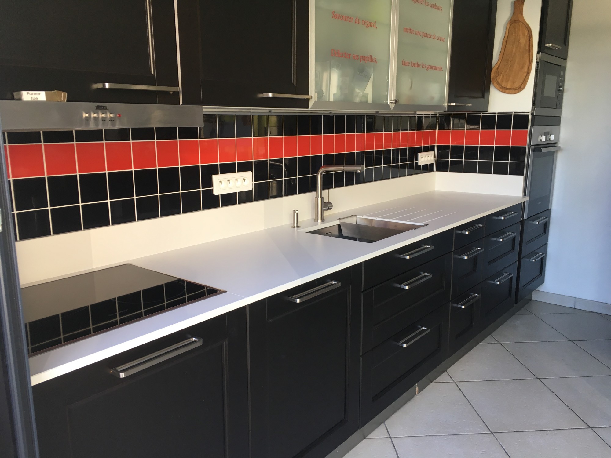 cuisine avec un plan de travail en dekton blanc zenith à Mérignac 33