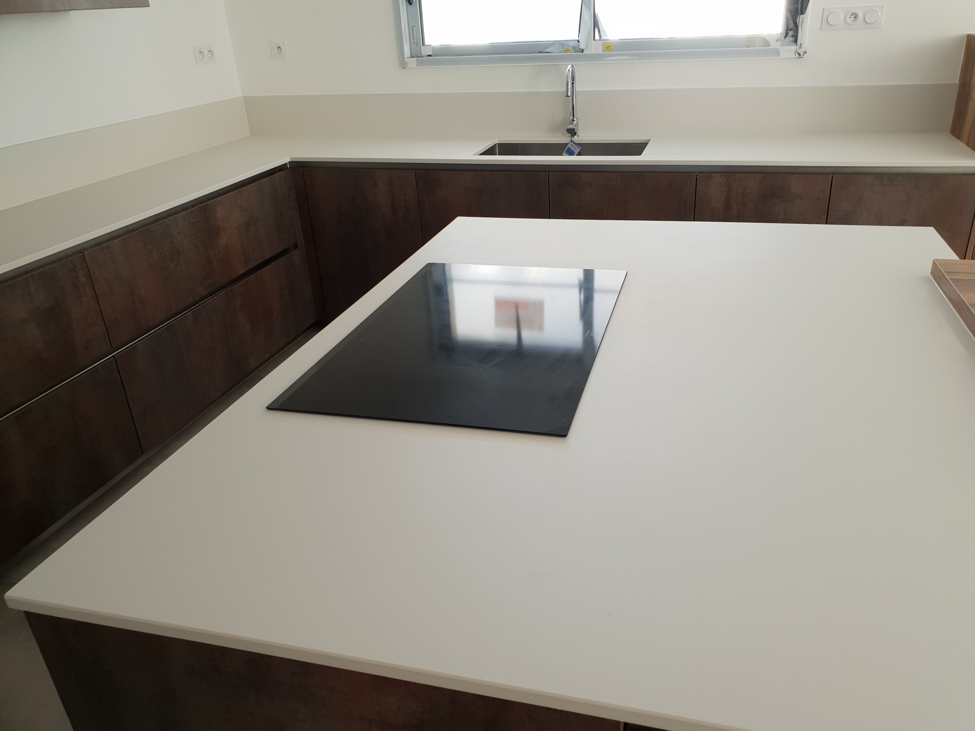 Installation d'un plan de travail en pierre sur la CUB Bordelaise 33