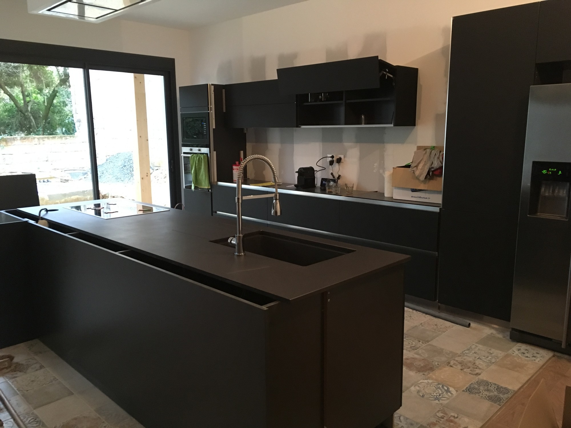 image avec du dekton domoos dans une cuisine dans les landes