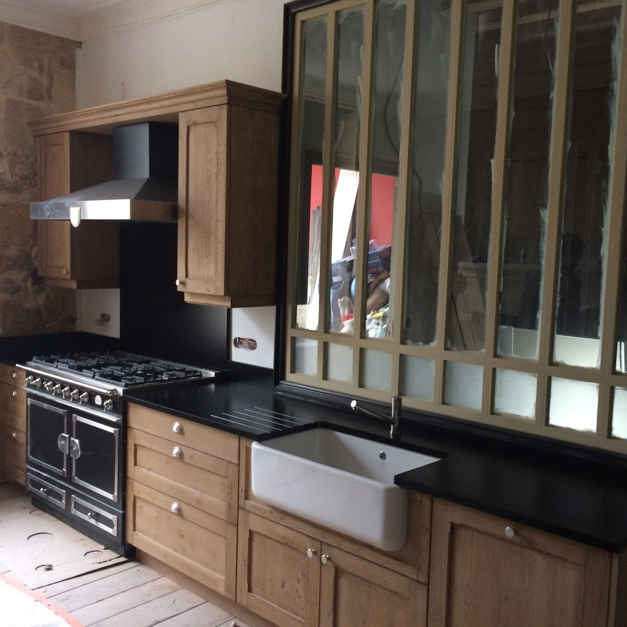 PLAN DE TRAVAIL EN GRANIT NOIR SATINE DANS LE 33