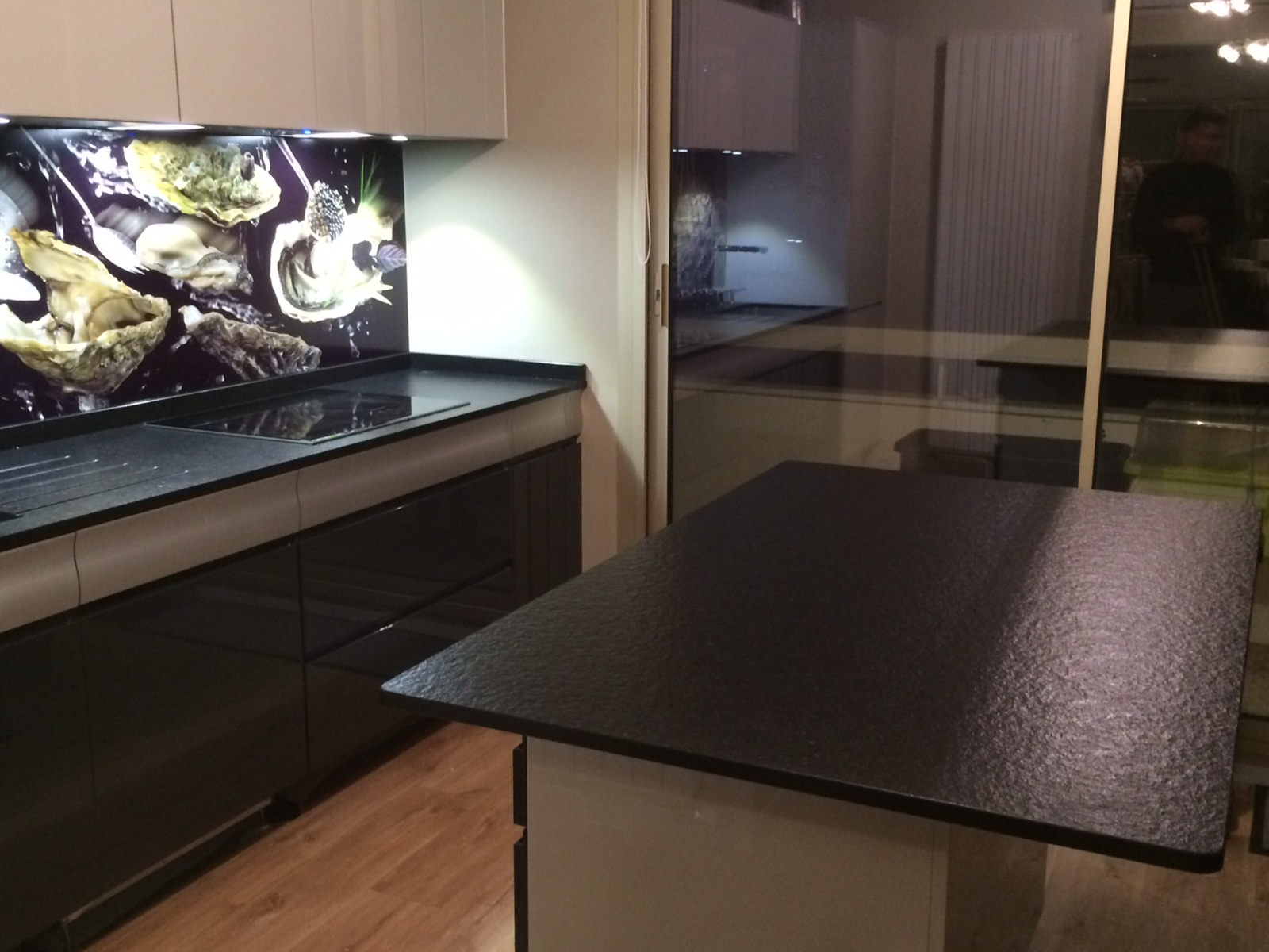 plan de travail en granit noir flammé en gironde