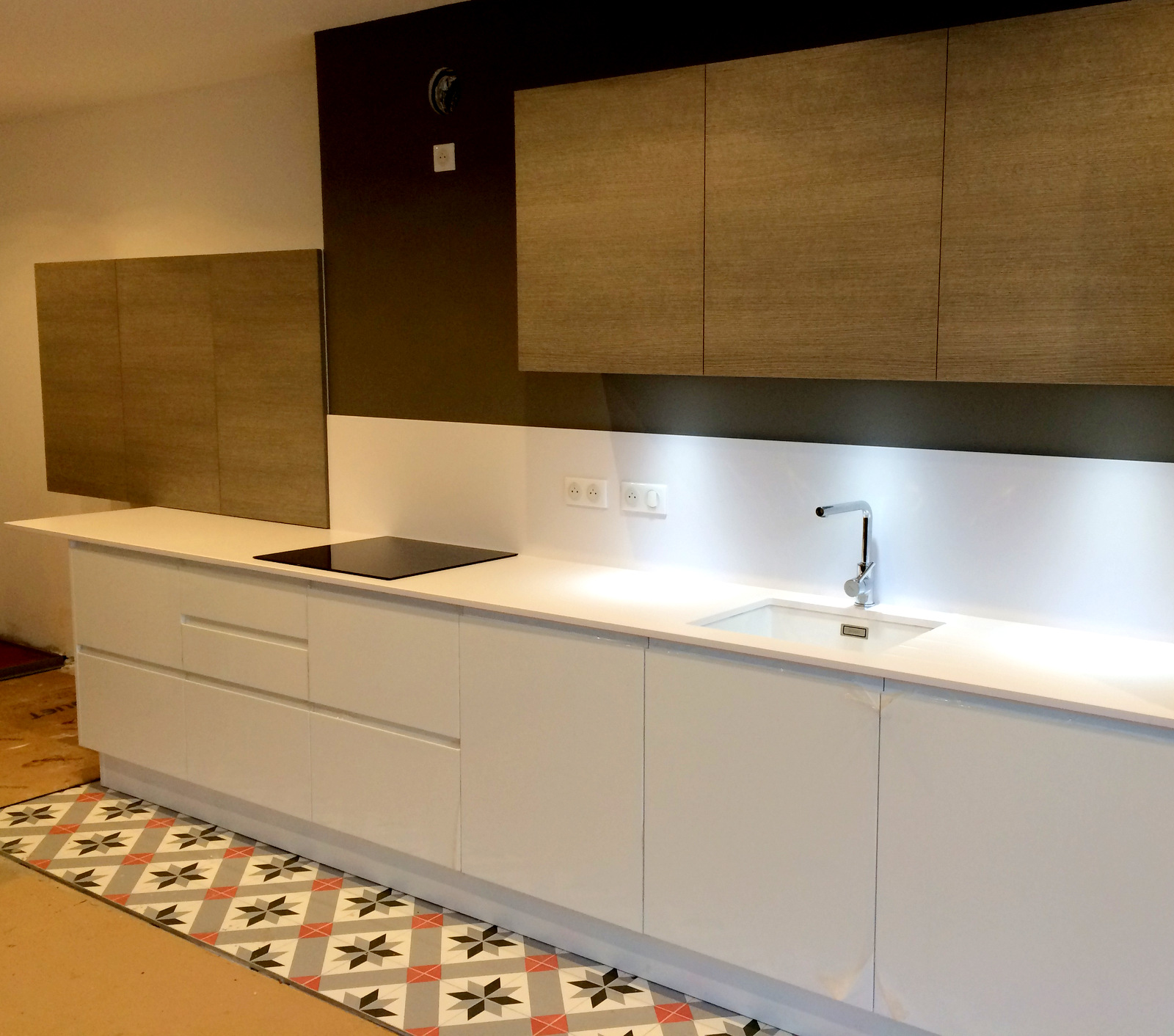 GRAND PLAN DE TRAVAIL LINEAIRE EN QUARTZ à coté de Bègles