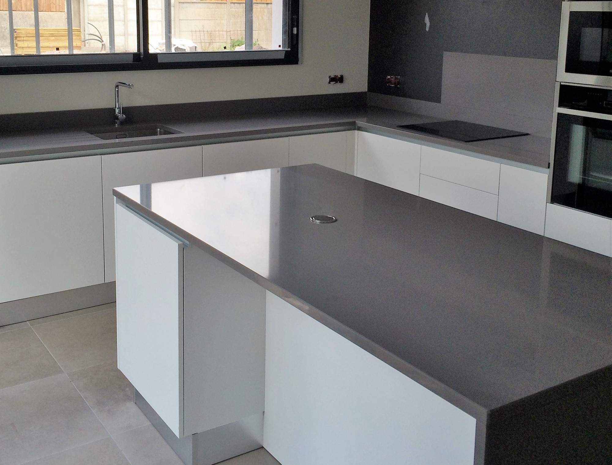 plan de travail quartz gris dans les landes 40