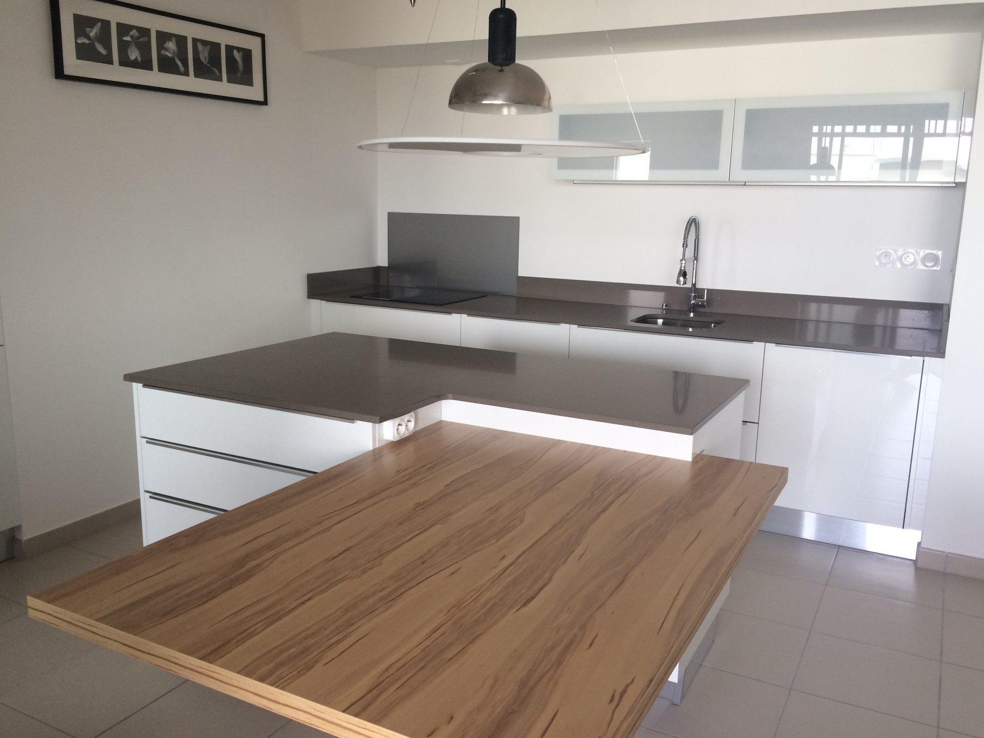 plan de travail en quartz taupe 33